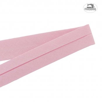 Babyrosa snedsla som ligger vikt sa bade fram och baksidan syns