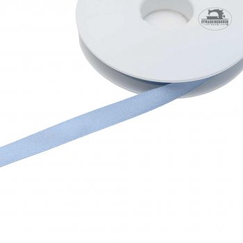 Ljusblått satinband som är 10mm brett