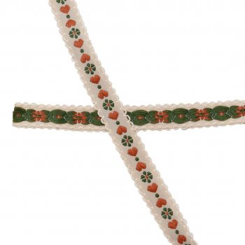 Vackert band med uddkant och mönster av orangea hjärtan och gröna blommor på en beige botten.