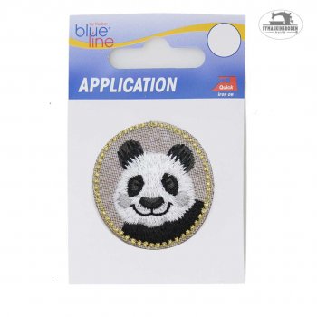 Gulligt tygmärke med en broderad panda.